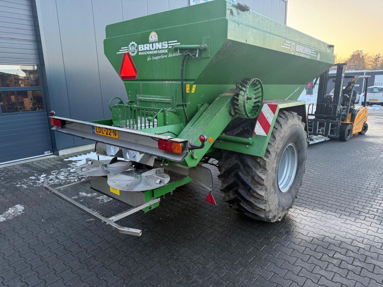 Bruns Kuxmann Kalkstrooier MBA 12000