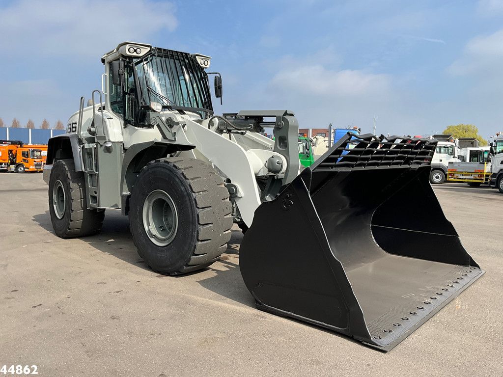 Liebherr L566 Wheel loader