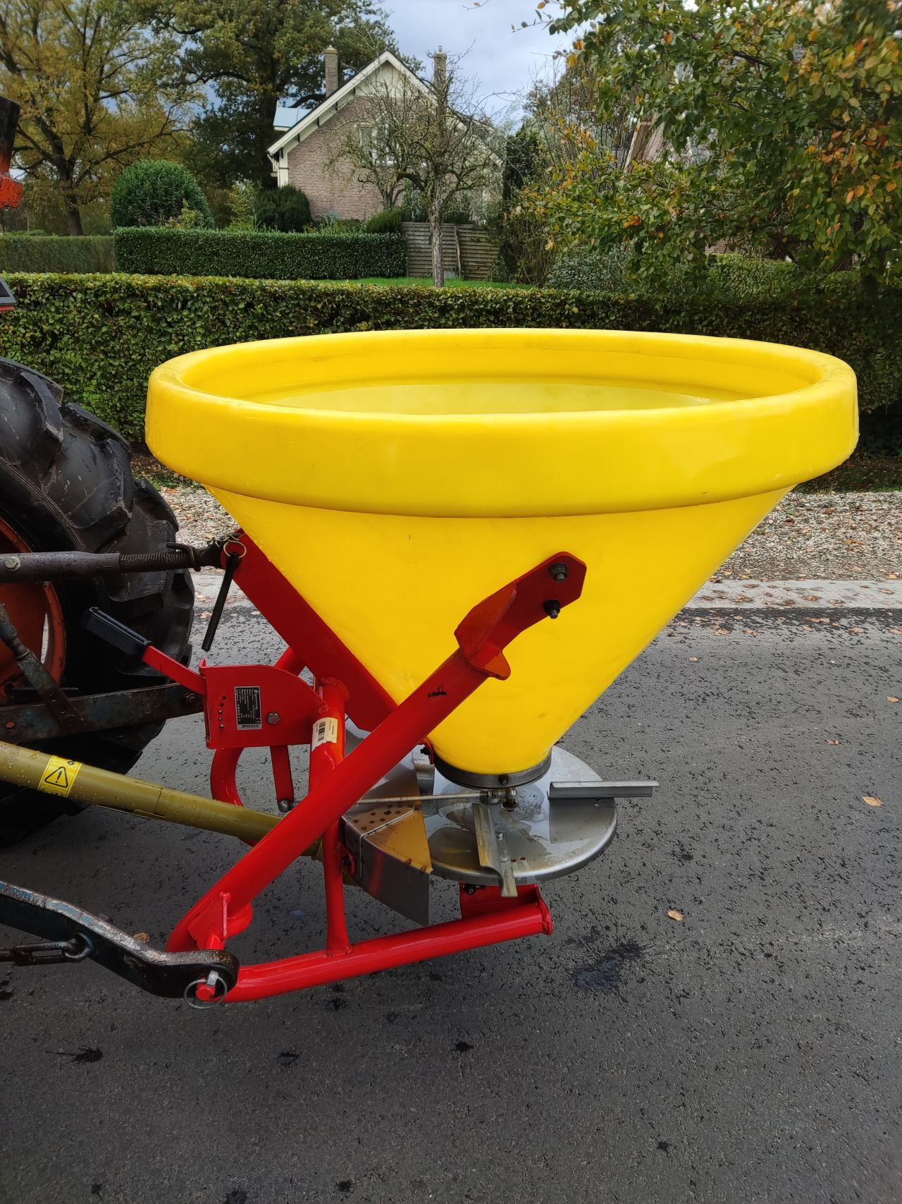 AGROMEHANIKA (kunstmest, mineralen, zout) strooier (type AG250)