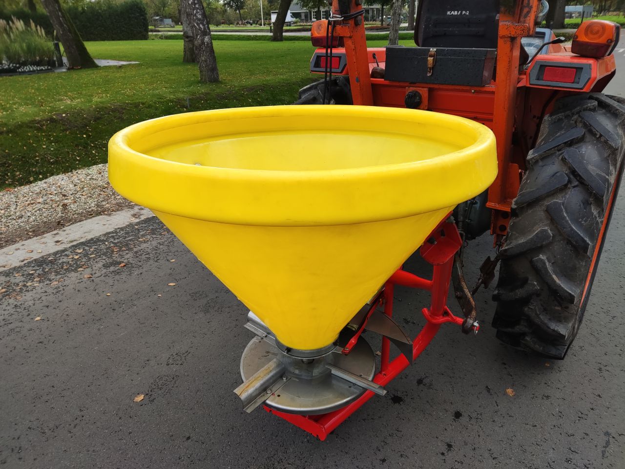 AGROMEHANIKA (kunstmest, mineralen, zout) strooier (type AG250)