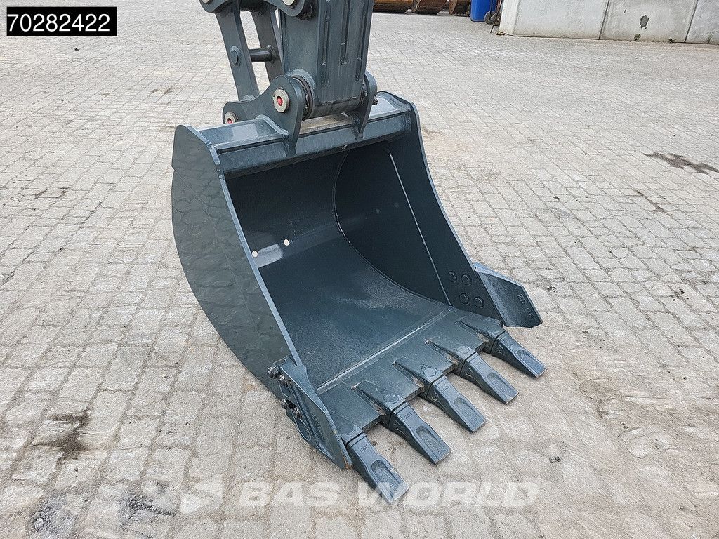 Hyundai HX80 N A/C - NEW UNUSED