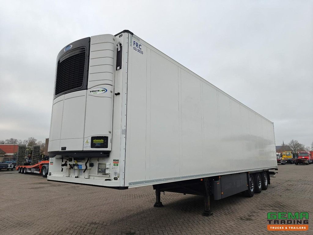 Schmitz Cargobull SCB S3B 3-axle Schmitz - Disc brakes - Refrigerated/Frozen Transport - Carrier Vector 1550 - 3747 hours - Pallet boxes - 09/2026 MOT