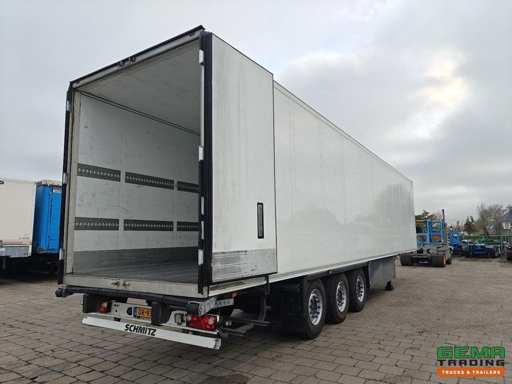 Schmitz Cargobull SCB S3B 3-axle Schmitz - Disc brakes - Refrigerated/Frozen Transport - Carrier Vector 1550 - 3747 hours - Pallet boxes - 09/2026 MOT