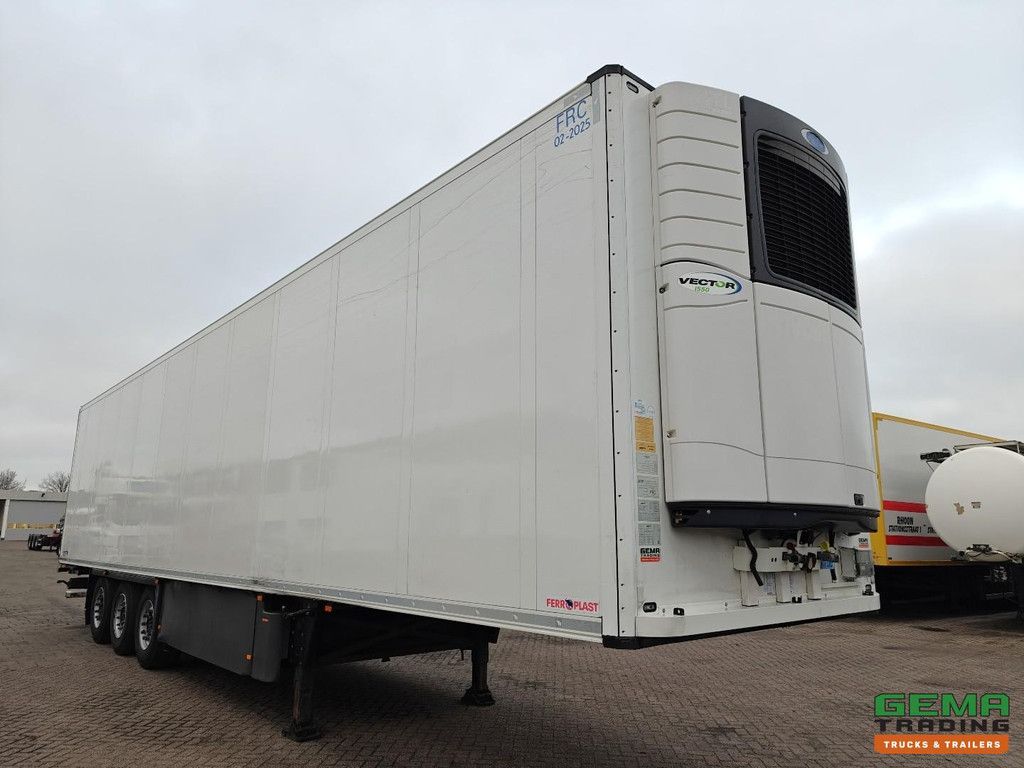 Schmitz Cargobull SCB S3B 3-axle Schmitz - Disc brakes - Refrigerated/Frozen Transport - Carrier Vector 1550 - 3747 hours - Pallet boxes - 09/2026 MOT