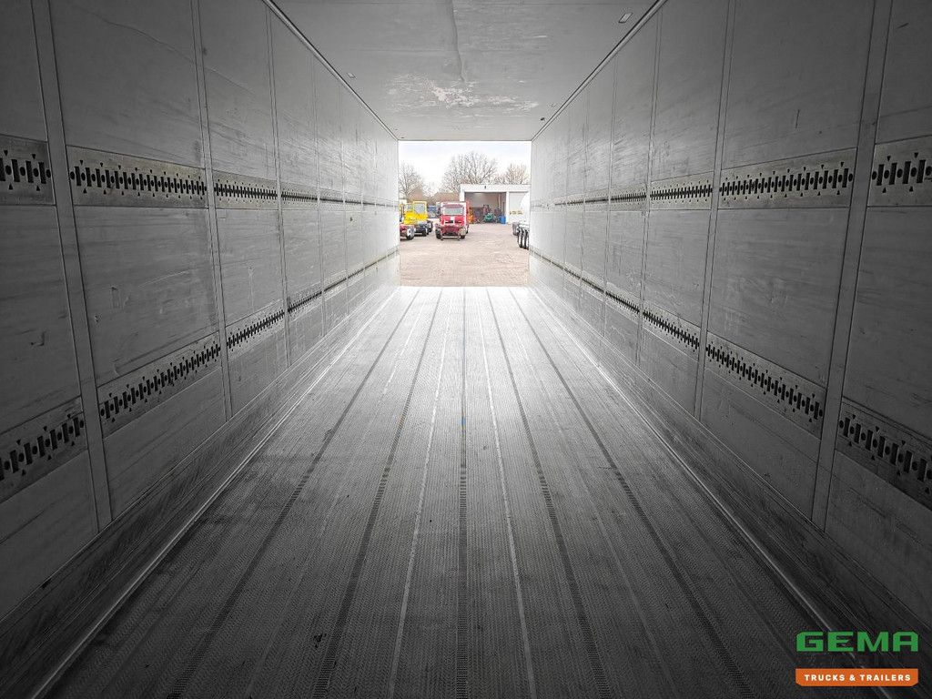 Schmitz Cargobull SCB S3B 3-axle Schmitz - Disc brakes - Refrigerated/Frozen Transport - Carrier Vector 1550 - 3747 hours - Pallet boxes - 09/2026 MOT