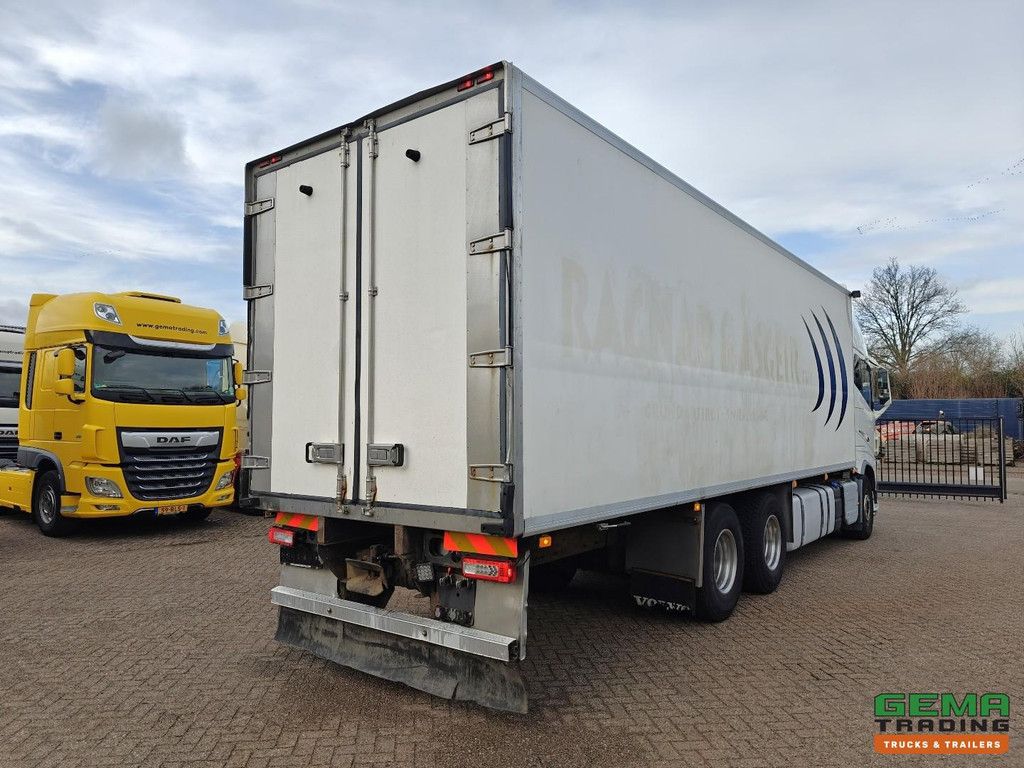 Volvo FH650 FH16 6x4 Globetrotter XL Euro 6 – Vollklimatisiert – Kühl-/Gefrierkombination 8,4 m + Thermo King – Standklimaanlage – Schaukelstuhl