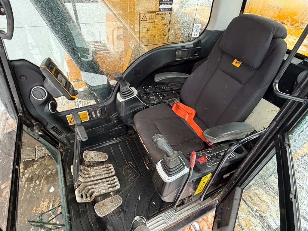 JCB JS220LC - Hammer Lines / Quick Coupler / Camera