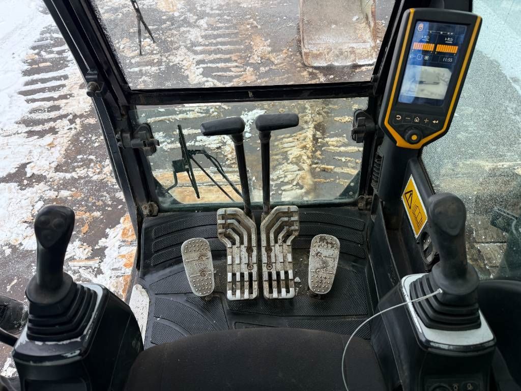 JCB JS220LC - Hammer Lines / Quick Coupler / Camera