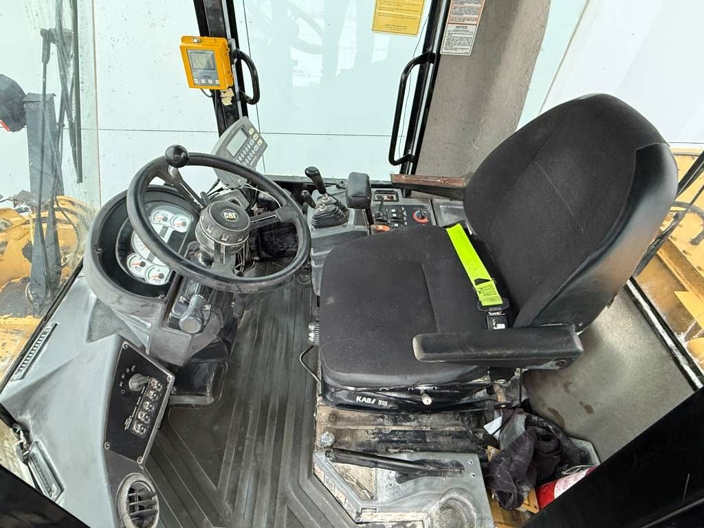 CAT 928G - Automatic Greasing / Weight System