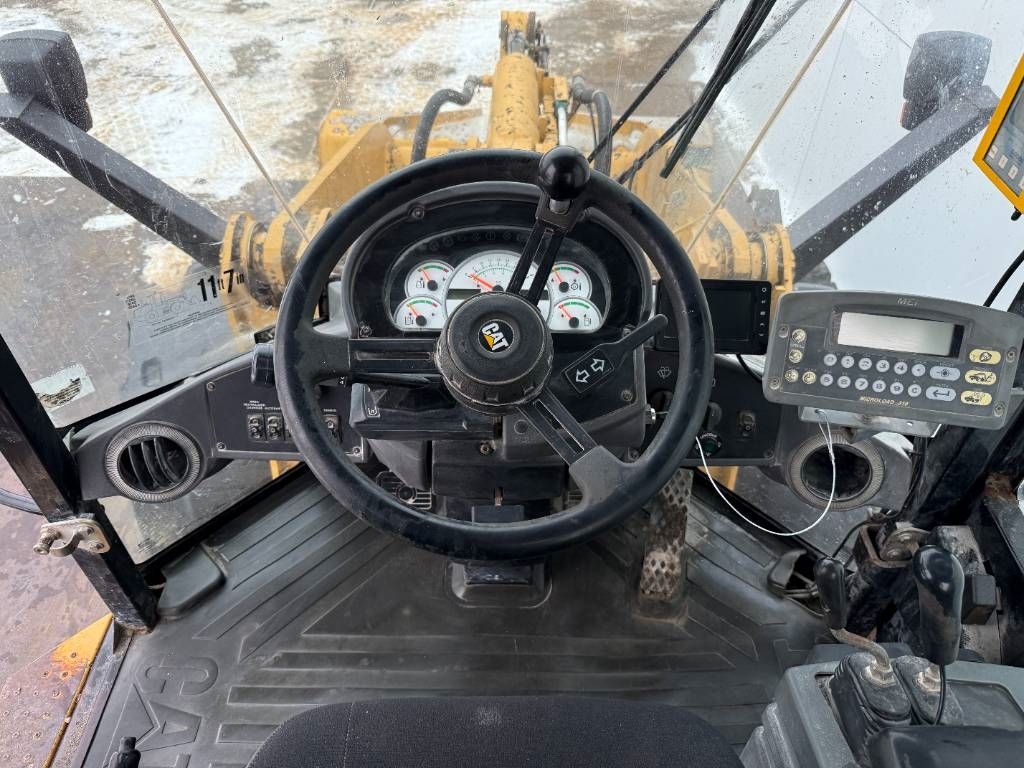 CAT 928G - Automatic Greasing / Weight System