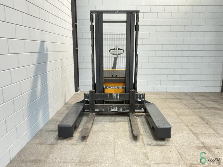 Stackers Electric FAC 4V-XT3020 2012 4-Way