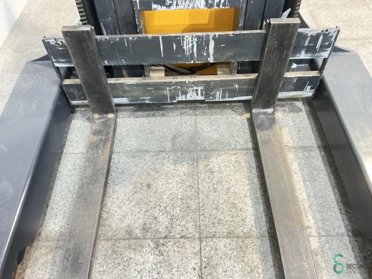 Stackers Electric FAC 4V-XT3020 2012 4-Way