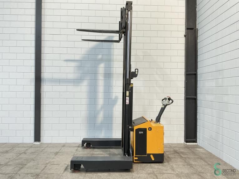 Stackers Electric FAC 4V-XT3020 2012 4-Way