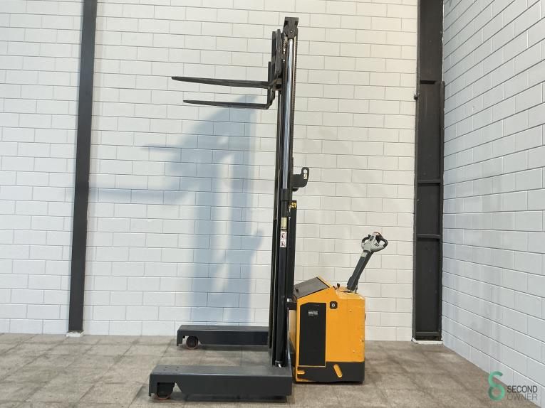 Stackers Electric FAC 4V-XT3020 2012 4-Way