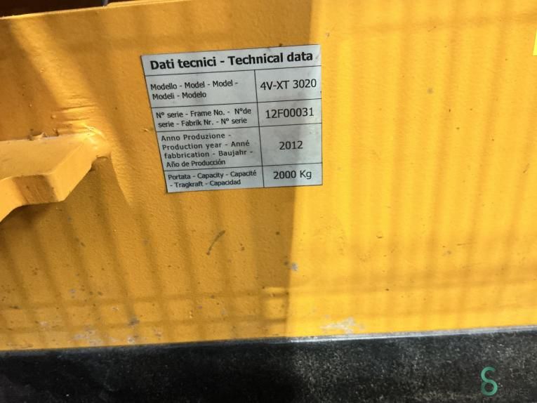 Stackers Electric FAC 4V-XT3020 2012 4-Way