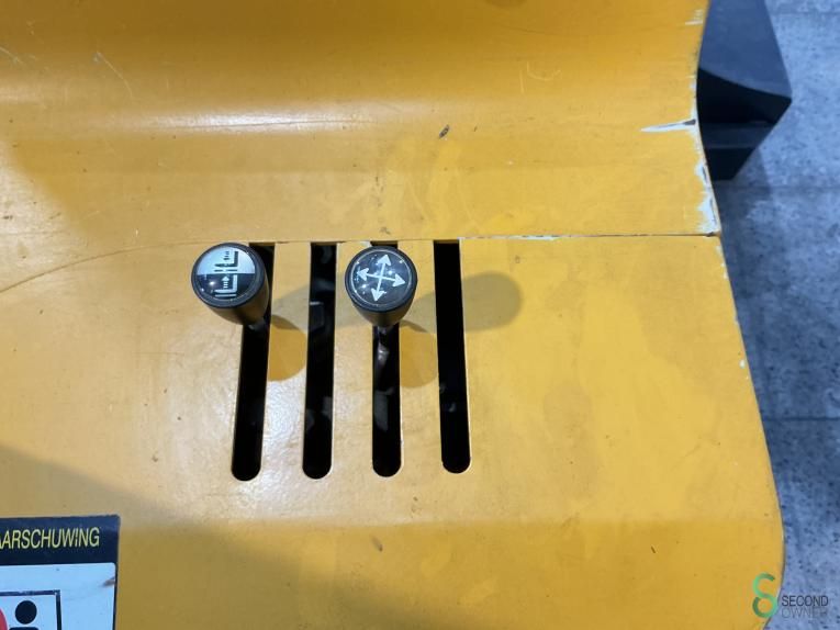 Stackers Electric FAC 4V-XT3020 2012 4-Way