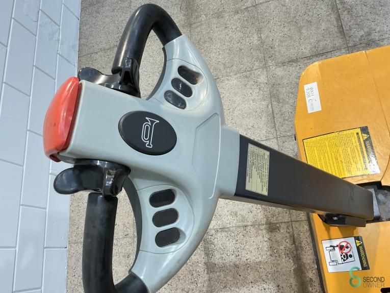 Stackers Electric FAC 4V-XT3020 2012 4-Way