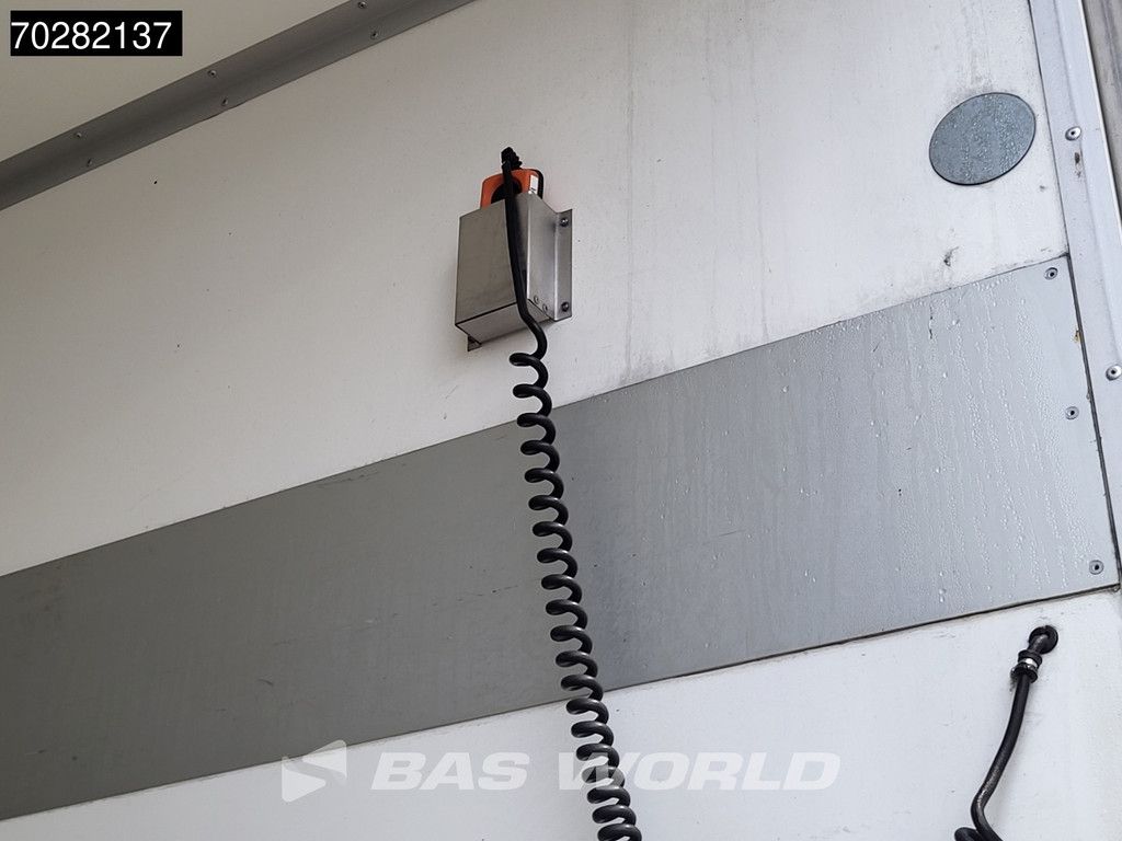 Mercedes Atego Atego 1524 4X2 16t Thermo king T1200-R 1500kg Zepro tailgate Euro 6