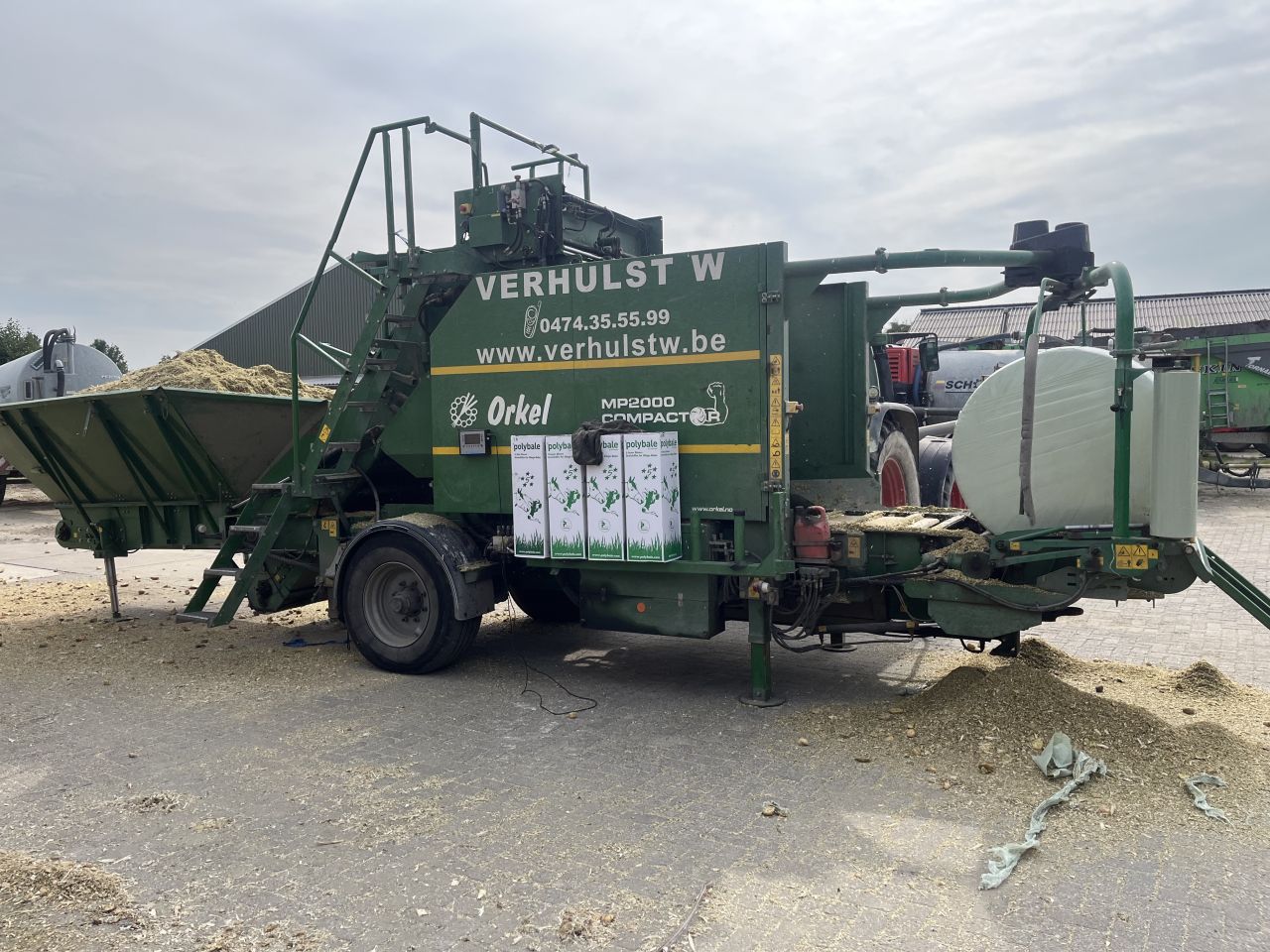 Compost strooier en maispers