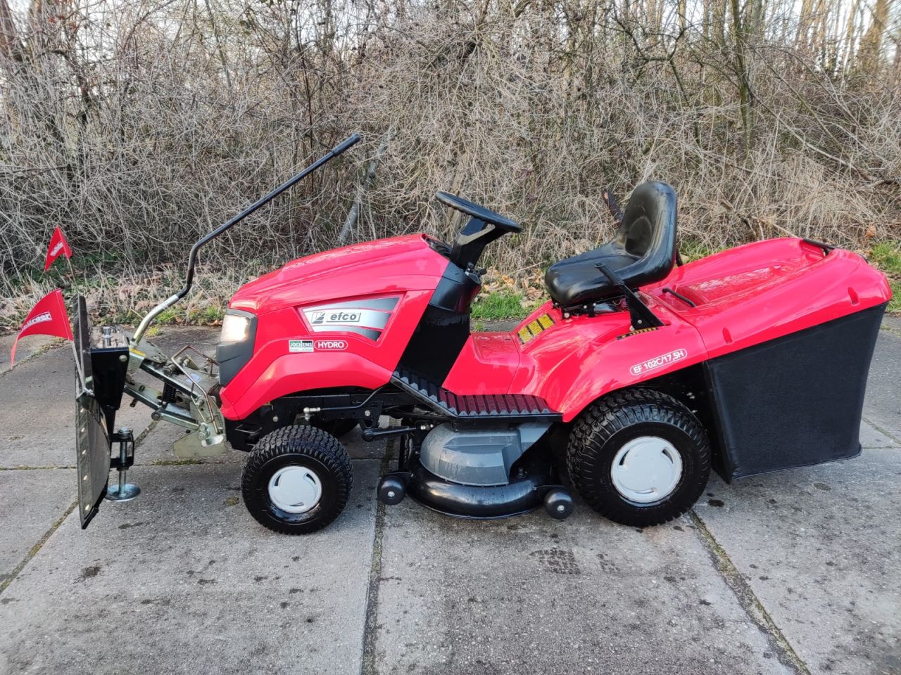 2 z.g.a.n. Tielburger (zitmaaier) sneeuwschuiven (type TS125)