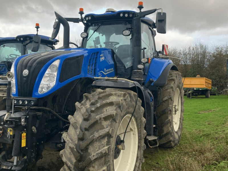 New Holland T8.435 GENESIS