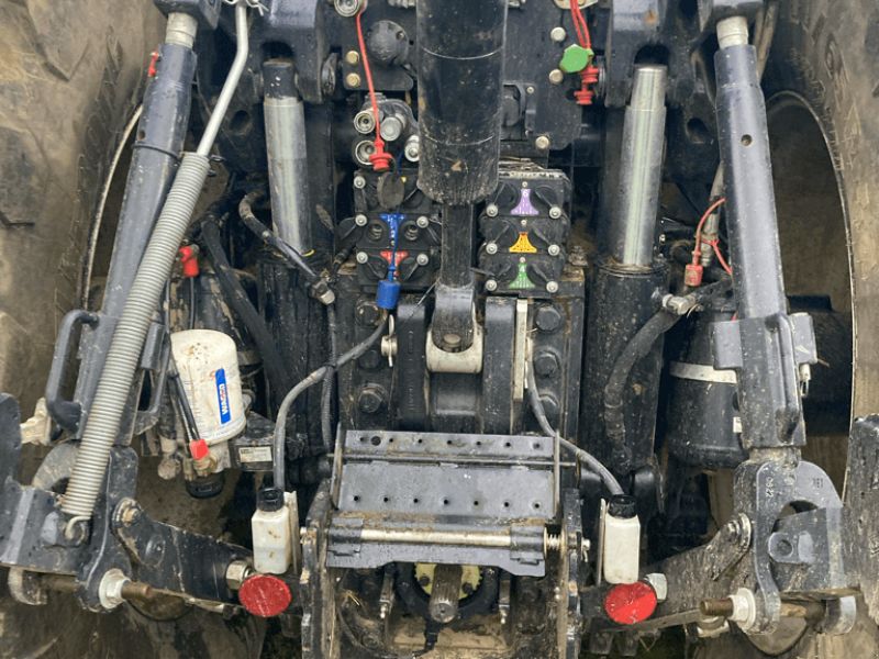 New Holland T8.435 GENESIS