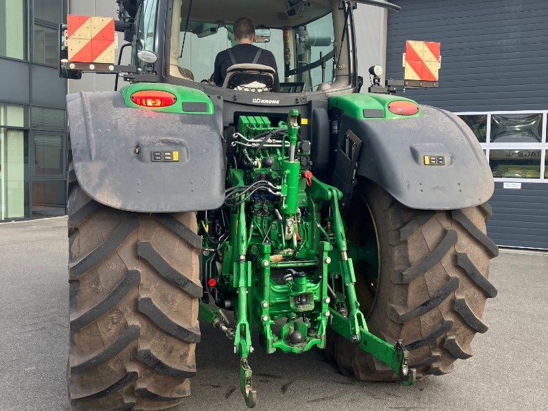John Deere 6215R