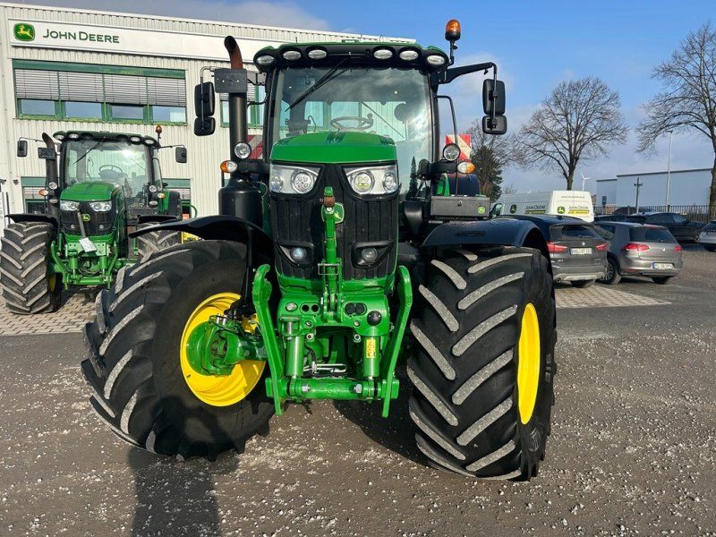John Deere 6215R