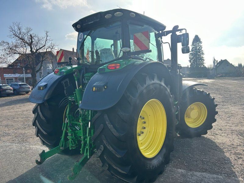 John Deere 6215R