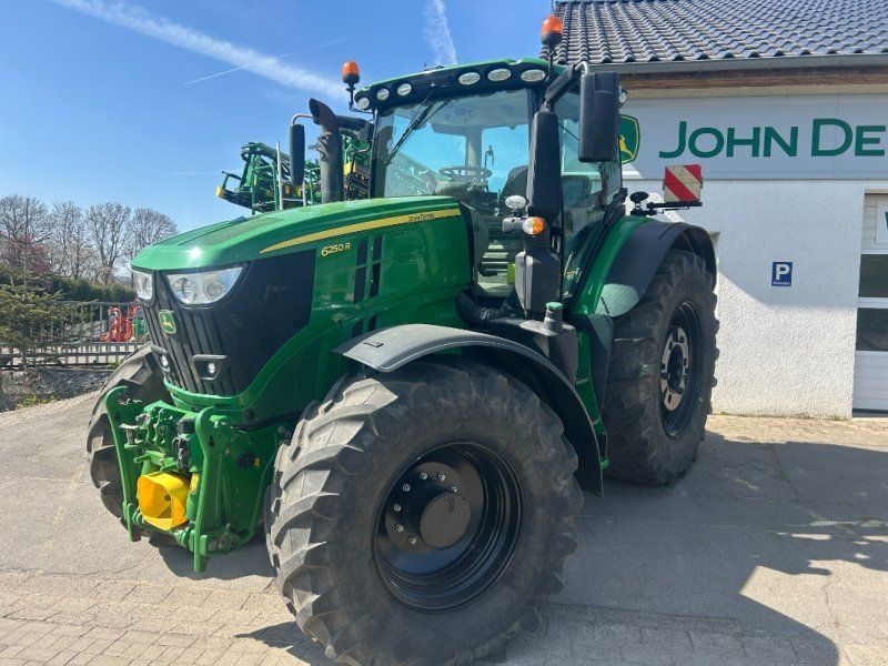 John Deere 6250R