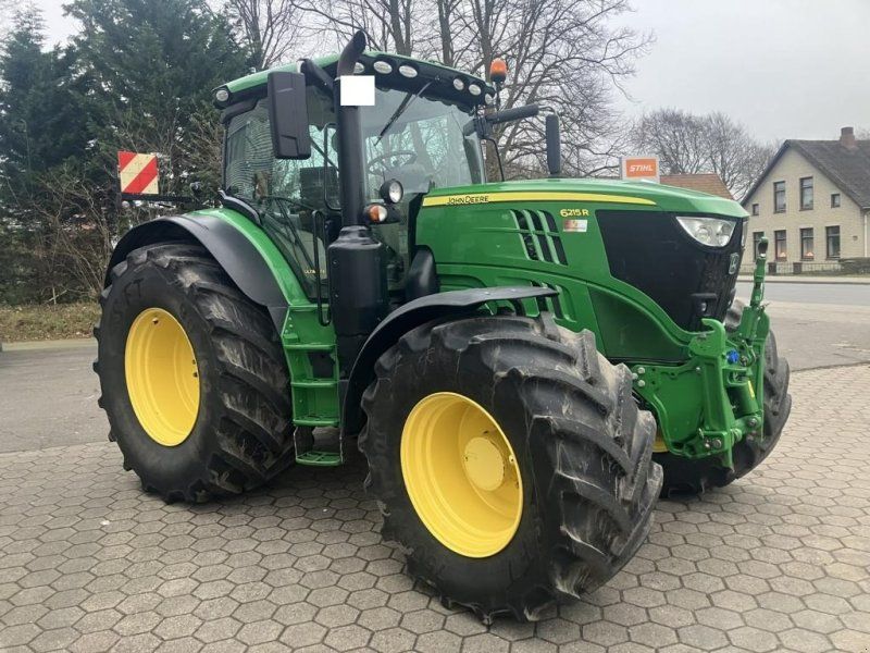 John Deere 6215R