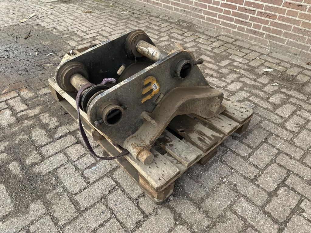 Beco CW 40 quick coupler for construction equipment