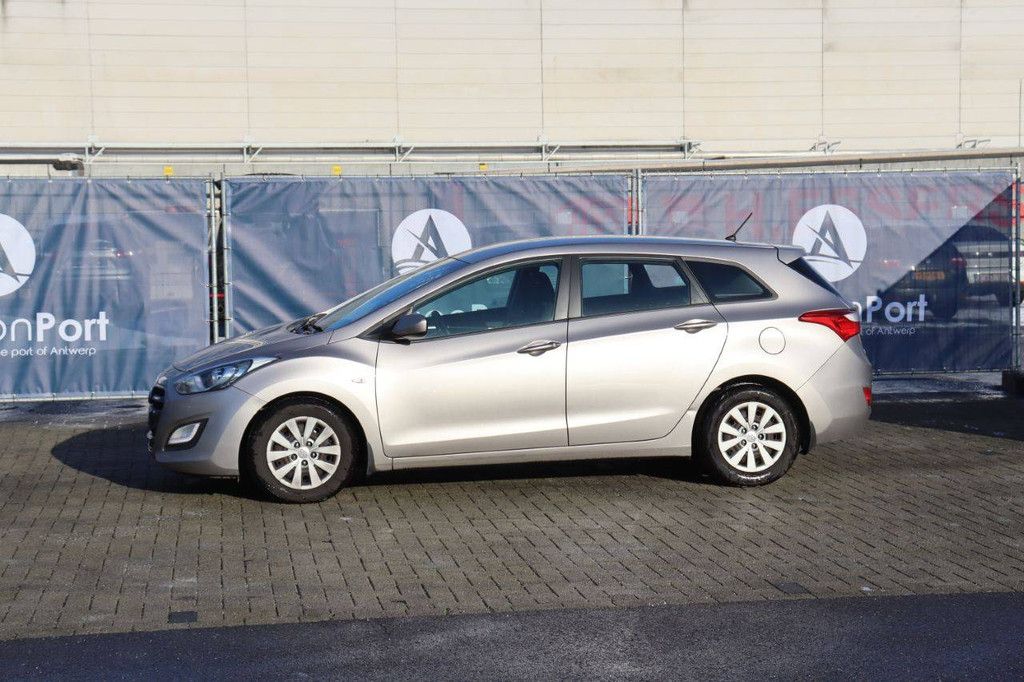 Passenger car Hyundai i30 Diesel 110 hp 2016 (Margin)