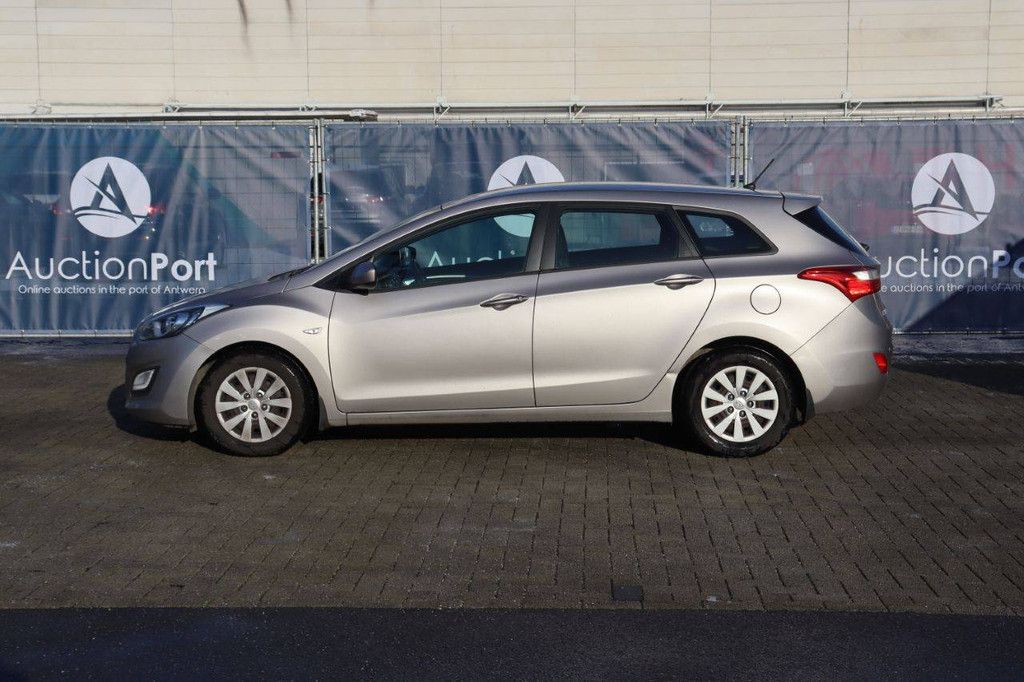 Passenger car Hyundai i30 Diesel 110 hp 2016 (Margin)