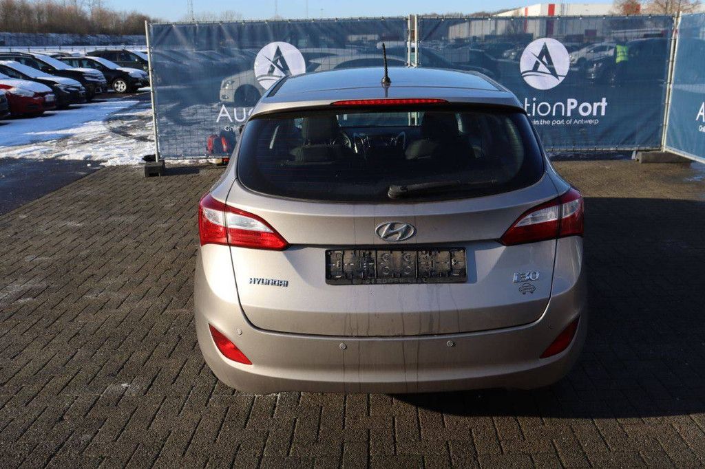 Passenger car Hyundai i30 Diesel 110 hp 2016 (Margin)
