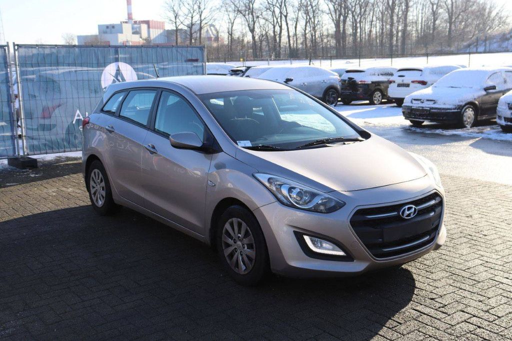 Passenger car Hyundai i30 Diesel 110 hp 2016 (Margin)