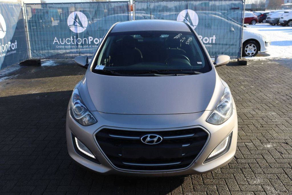 Passenger car Hyundai i30 Diesel 110 hp 2016 (Margin)
