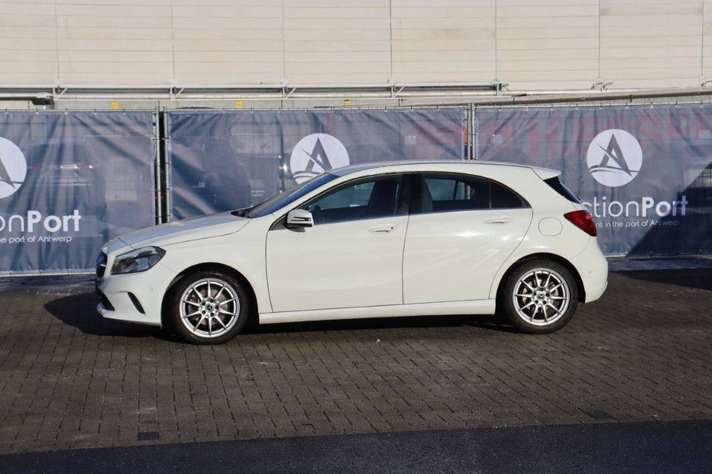 Pkw Mercedes-Benz A180 Benzin 122 PS 2017 (Margin)