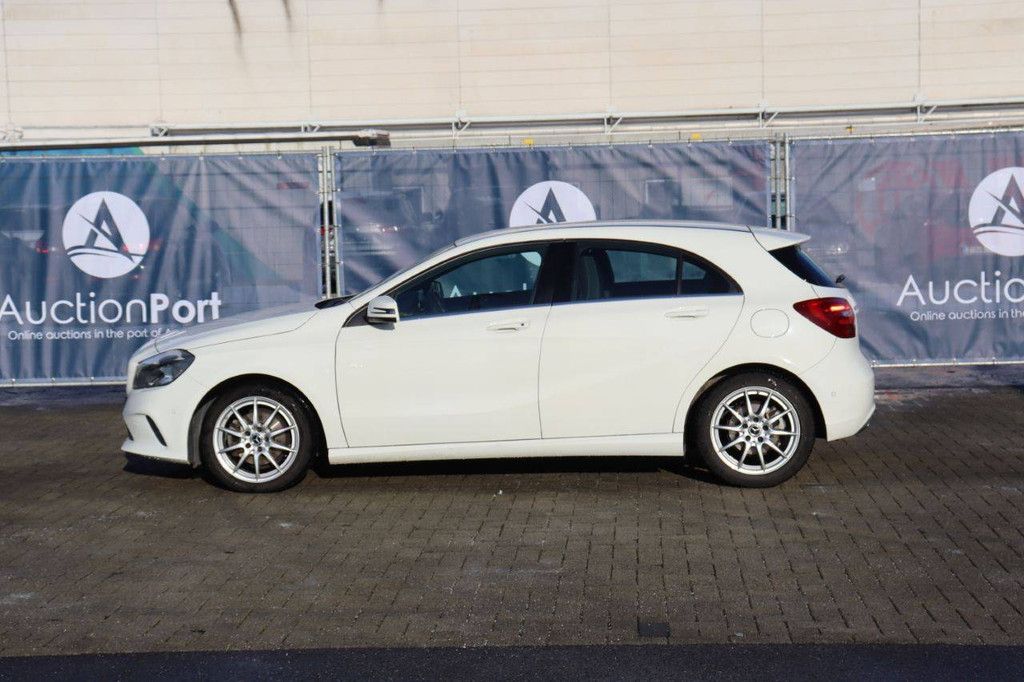 Pkw Mercedes-Benz A180 Benzin 122 PS 2017 (Margin)