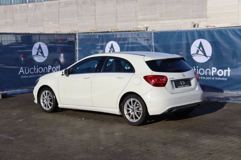 Pkw Mercedes-Benz A180 Benzin 122 PS 2017 (Margin)