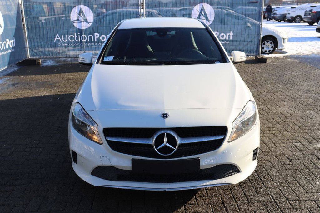 Pkw Mercedes-Benz A180 Benzin 122 PS 2017 (Margin)