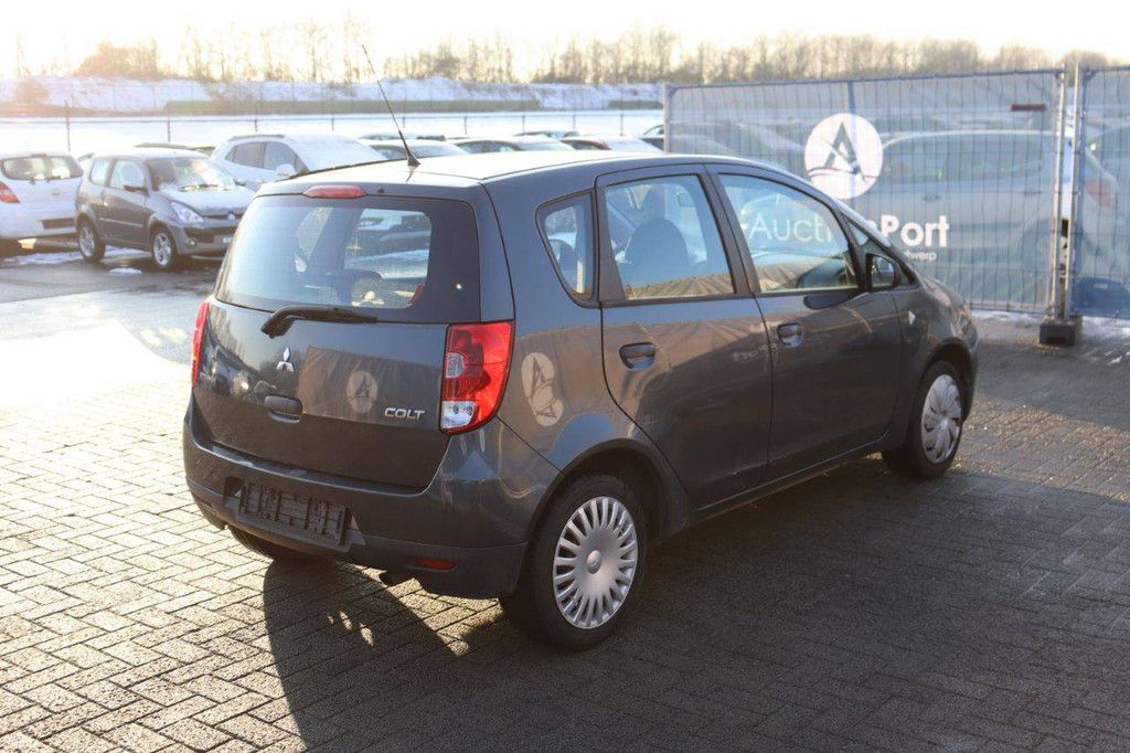 Personenauto Mitsubishi Colt Benzine 95pk 2011 (Marge)