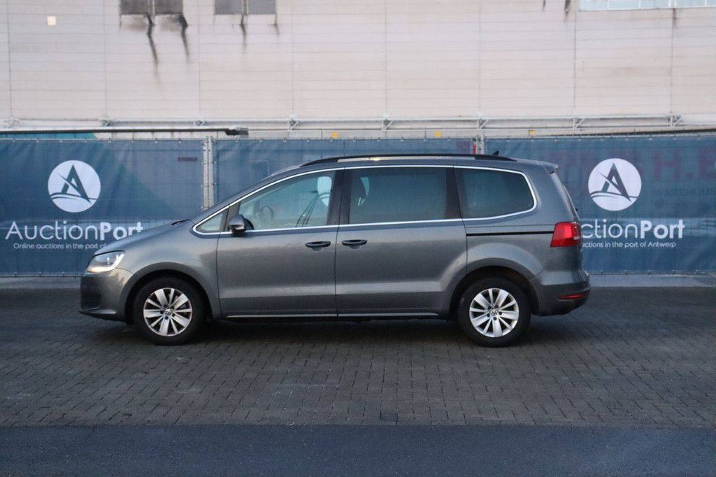 Passenger car Volkswagen Sharan 2.0 TDI Diesel 136 hp 2011 (Margin)