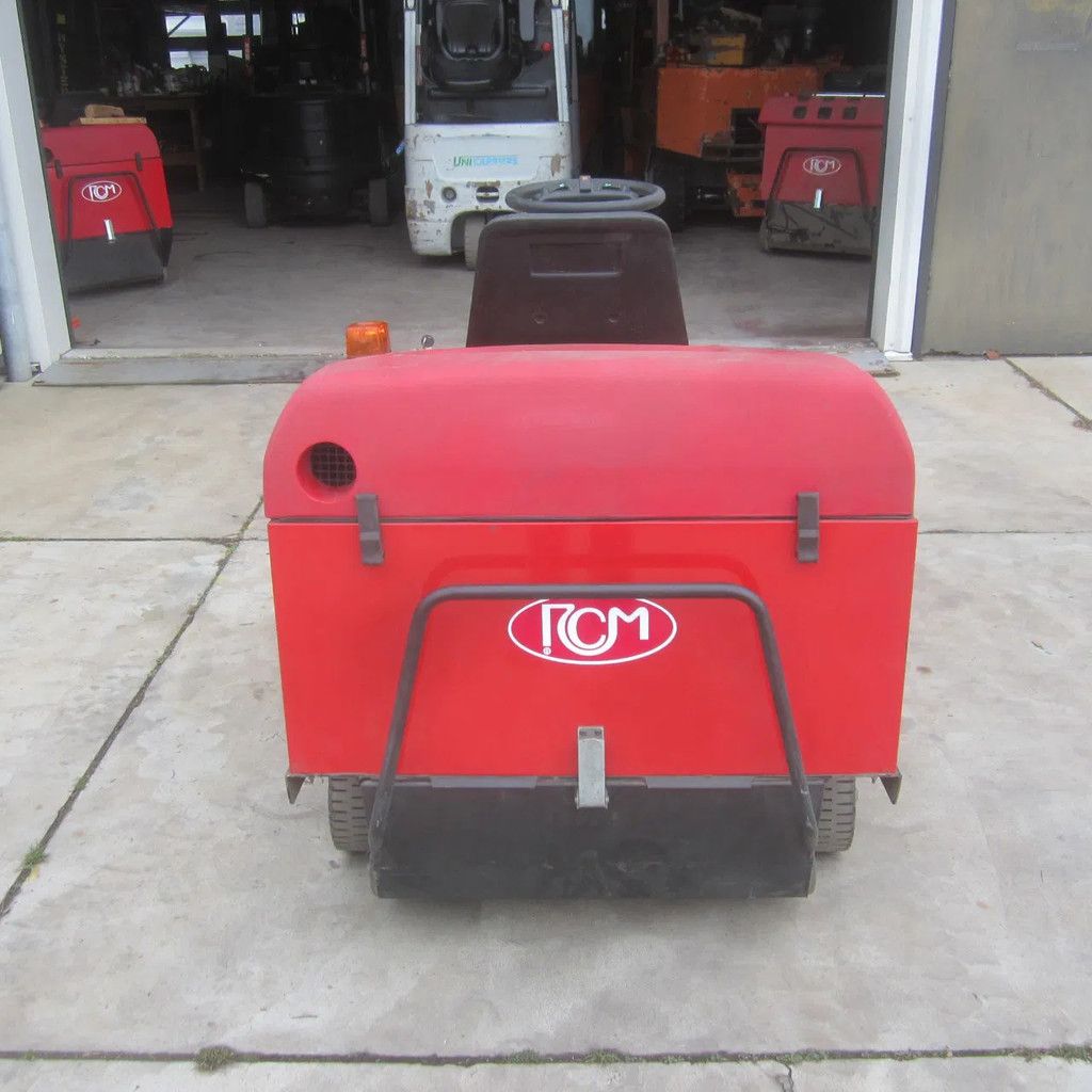 RCM Veegmachine zit-veeg Atom/E-plus.