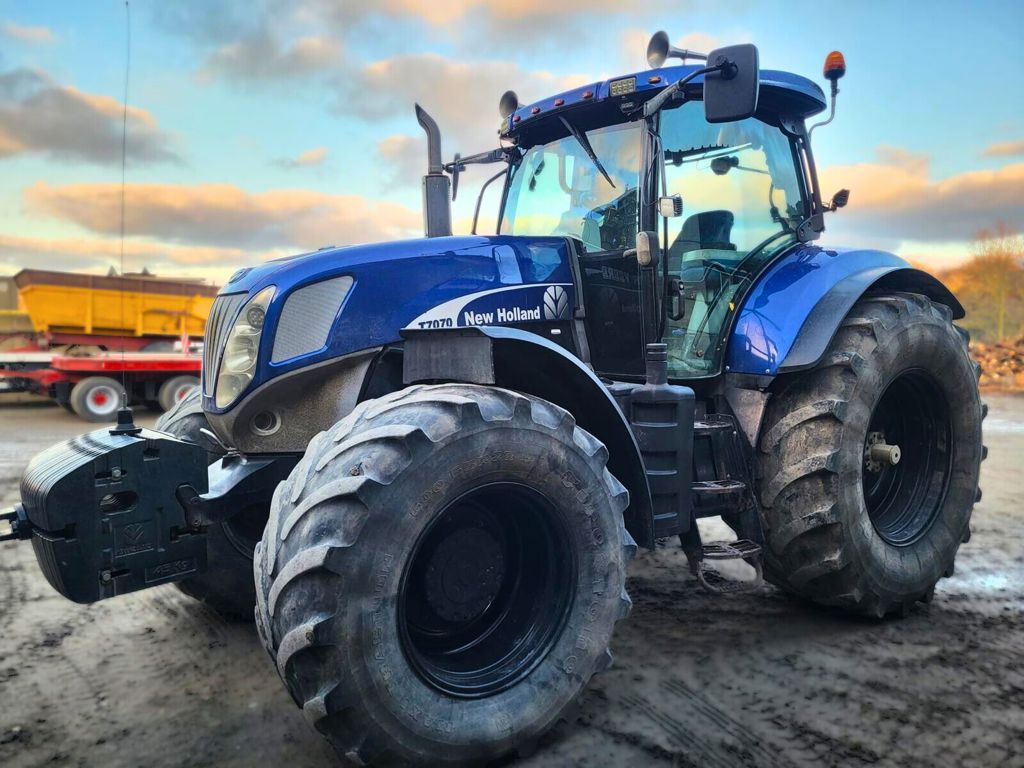 New Holland T7040 PC Blue Power