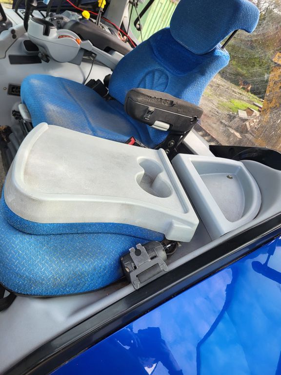 New Holland T7040 PC Blue Power