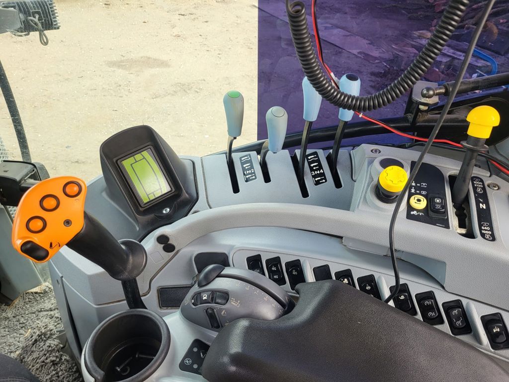 New Holland T7040 PC Blue Power