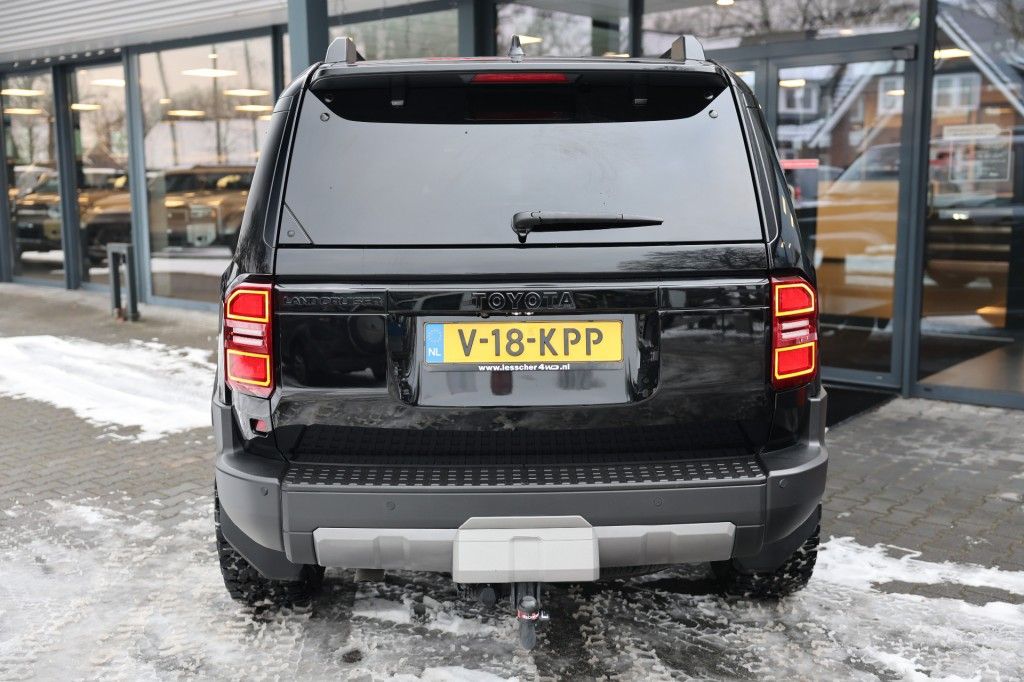 Toyota Landcruiser 250 2.8 D-4D 5DRS PROFESSIONAL A/T VAN