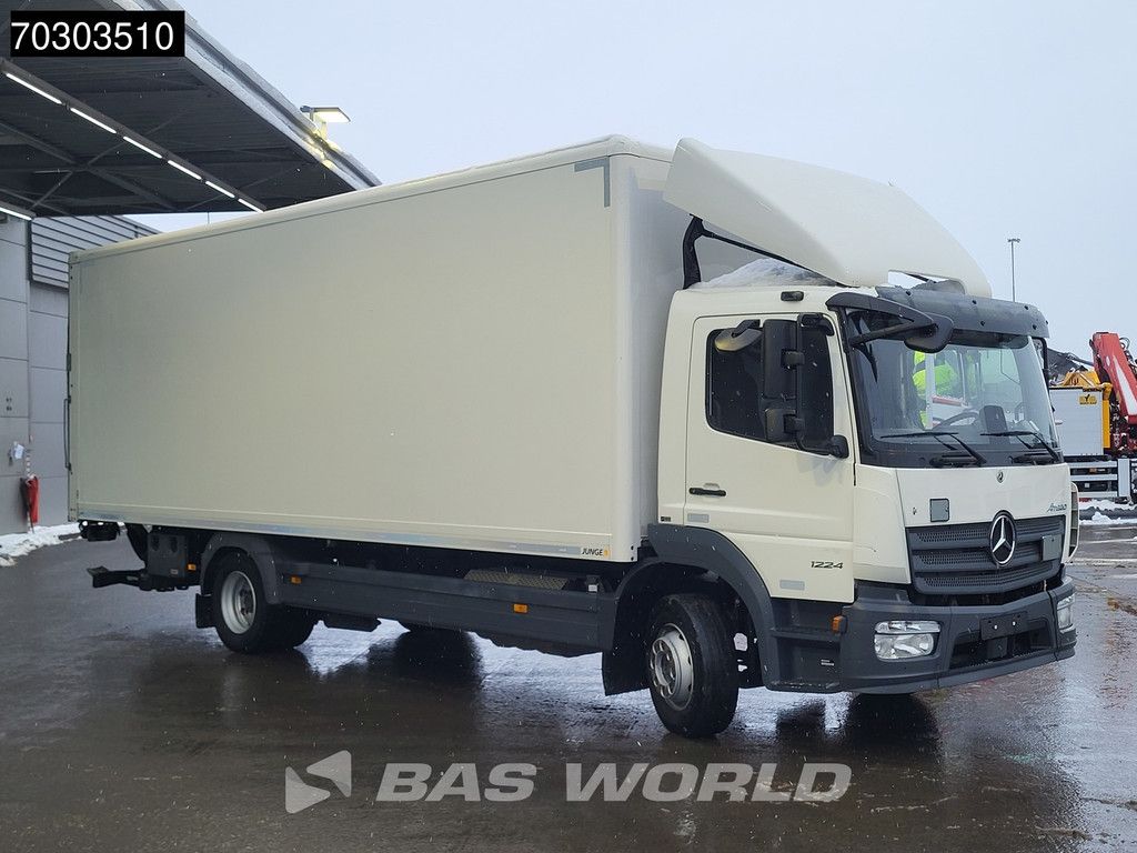 Mercedes Atego 1224 4X2 12tons 1500kg tailgate Automatic Euro 6