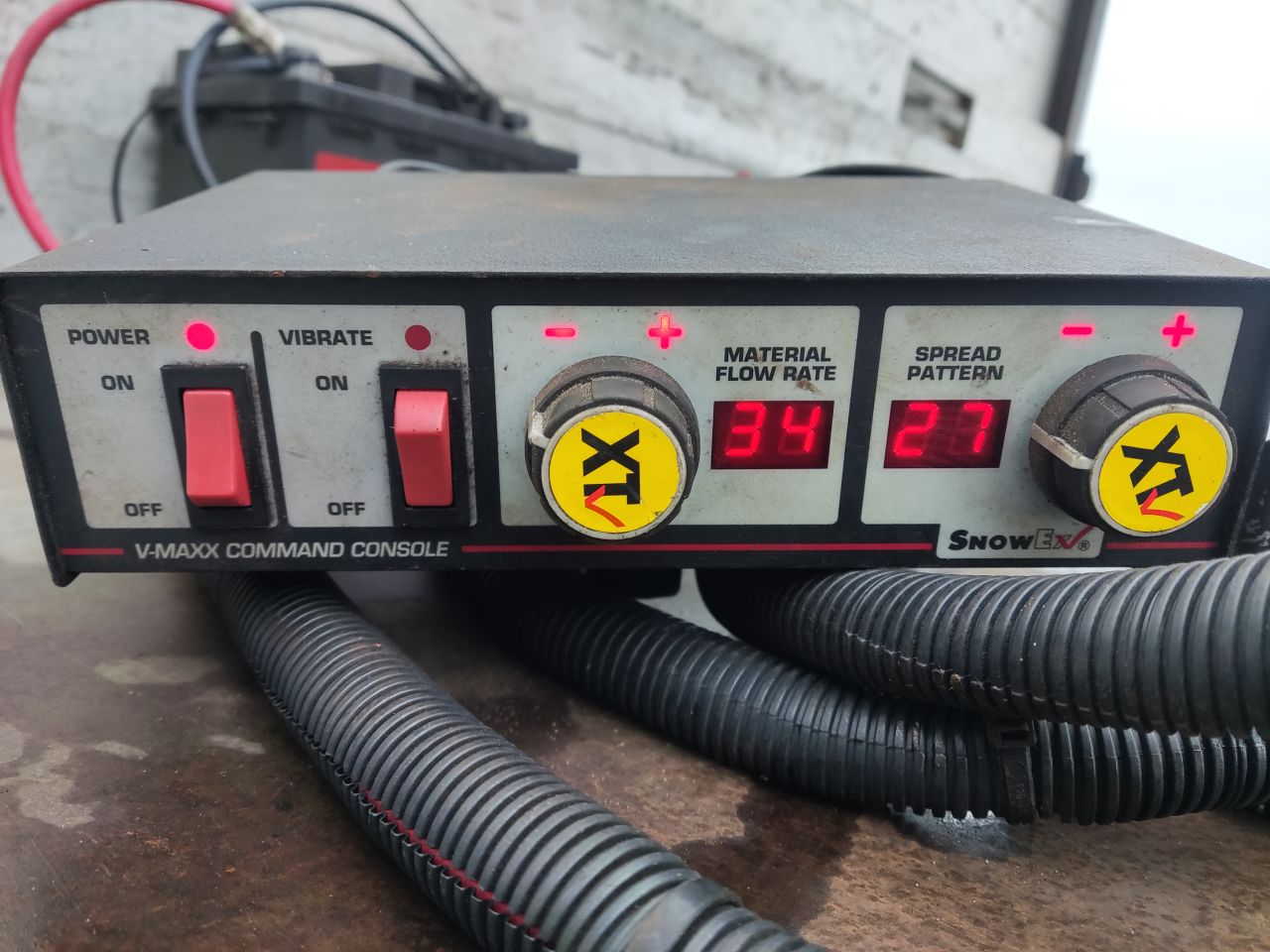 SNOWEX (opbouw) zoutstrooier (type SP 8500, 12V, 1.960 kg)